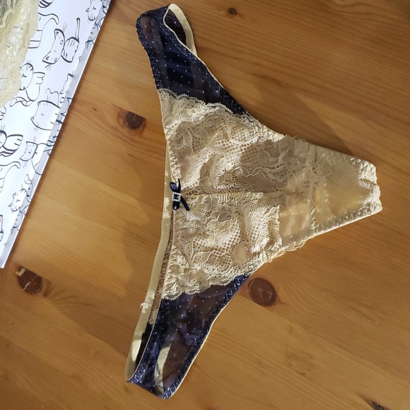 Blush. NWOT. 2-piece lace strappy cami top and thong. Navy & Gold. Size LG. - Picture 5 of 7